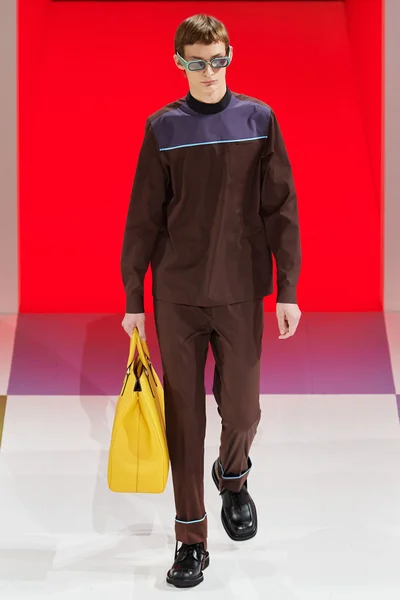 Look 30